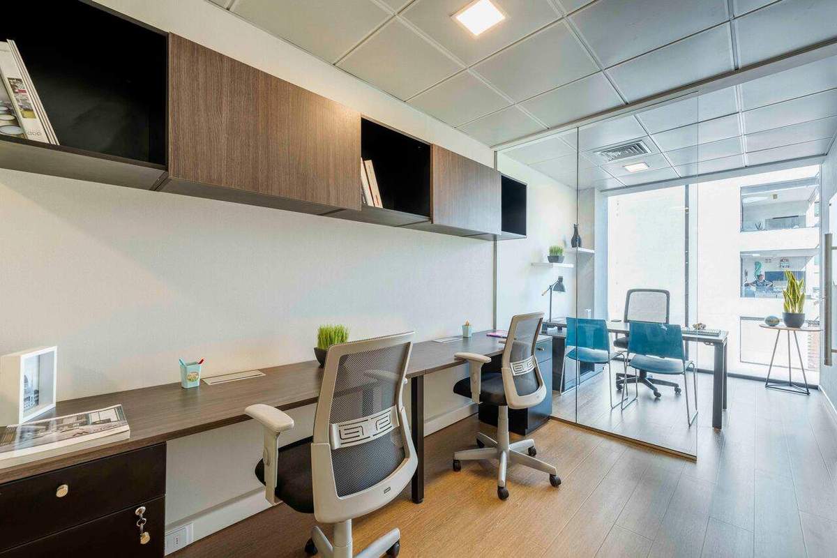 Equipamiento y terminaciones — Corner Offices (OFICINAS)