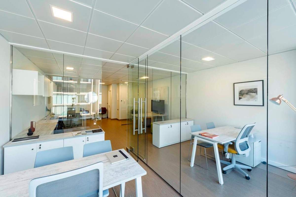 Equipamiento y terminaciones — Corner Offices (OFICINAS)