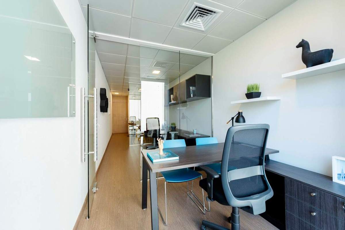 Equipamiento y terminaciones — Corner Offices (OFICINAS)